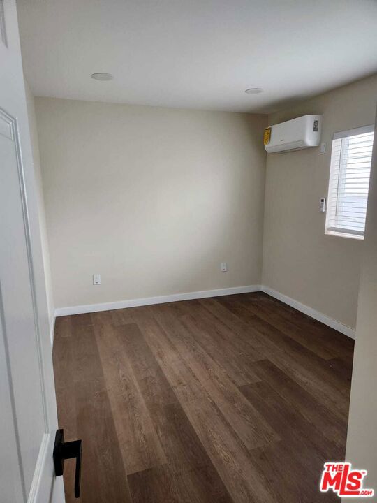 Residential Lease for rent at 4308 3/4 Leimert Boulevard, Los Angeles, Los Angeles County CA featuring 1 bed and 1 bath
