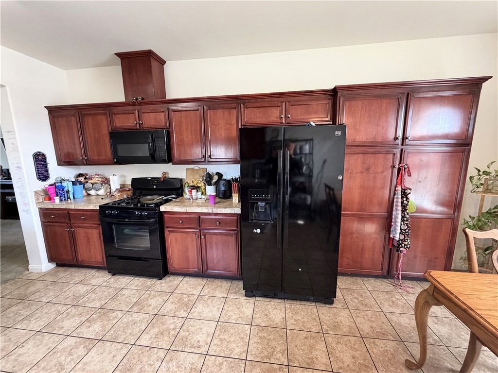 Residential for sale at 600 Vancluse Bay Drive, Bakersfield CA featuring 3 beds and 2 baths