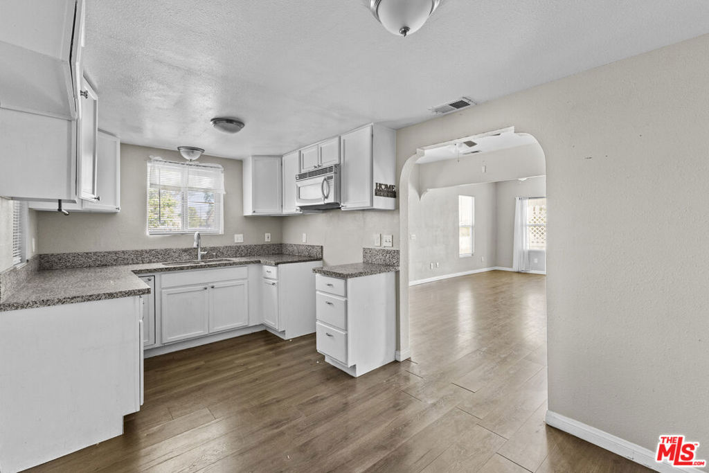 Residential Income for sale at 427 E Main Street, San Jacinto CA featuring 3 beds and 2 baths