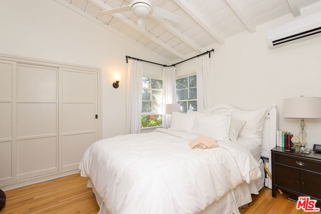 Residential Lease for rent at 11421 BURNHAM Street, Los Angeles, Los Angeles County CA featuring 1 bed and 1 bath