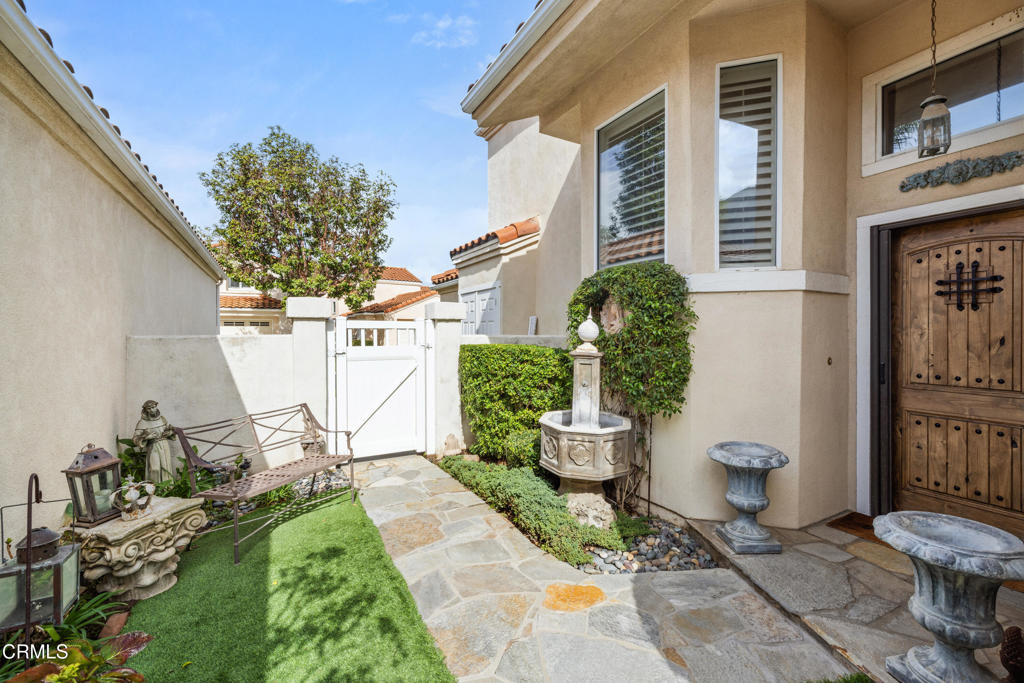 Residential for sale at 851 Vista Arriago, Camarillo CA featuring 3 beds and 3 baths