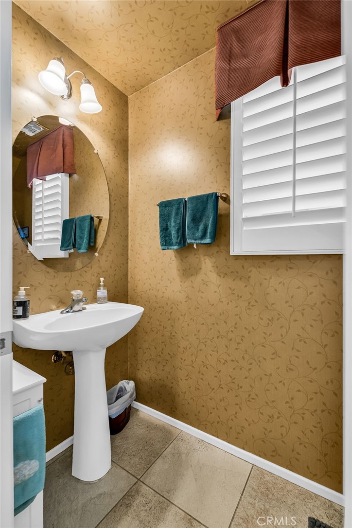 Residential for sale at 1259 Pardee, San Jacinto CA featuring 3 beds and 3 baths