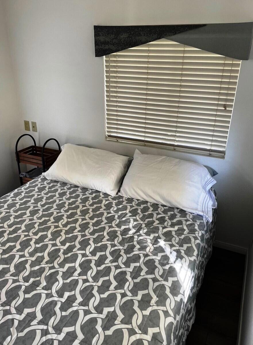 Manufactured In Park for sale at 84136 Ave 44, #172 172, Indio CA featuring 1 bed and 1 bath