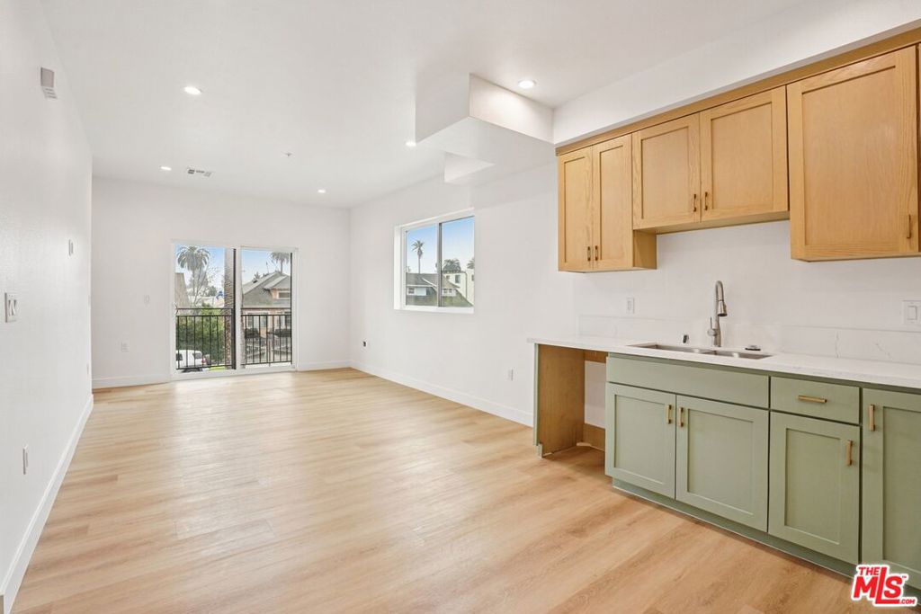 Residential Lease for rent at 1185 Leighton Avenue 1/2, Los Angeles, Los Angeles County CA featuring 4 beds and 4 baths