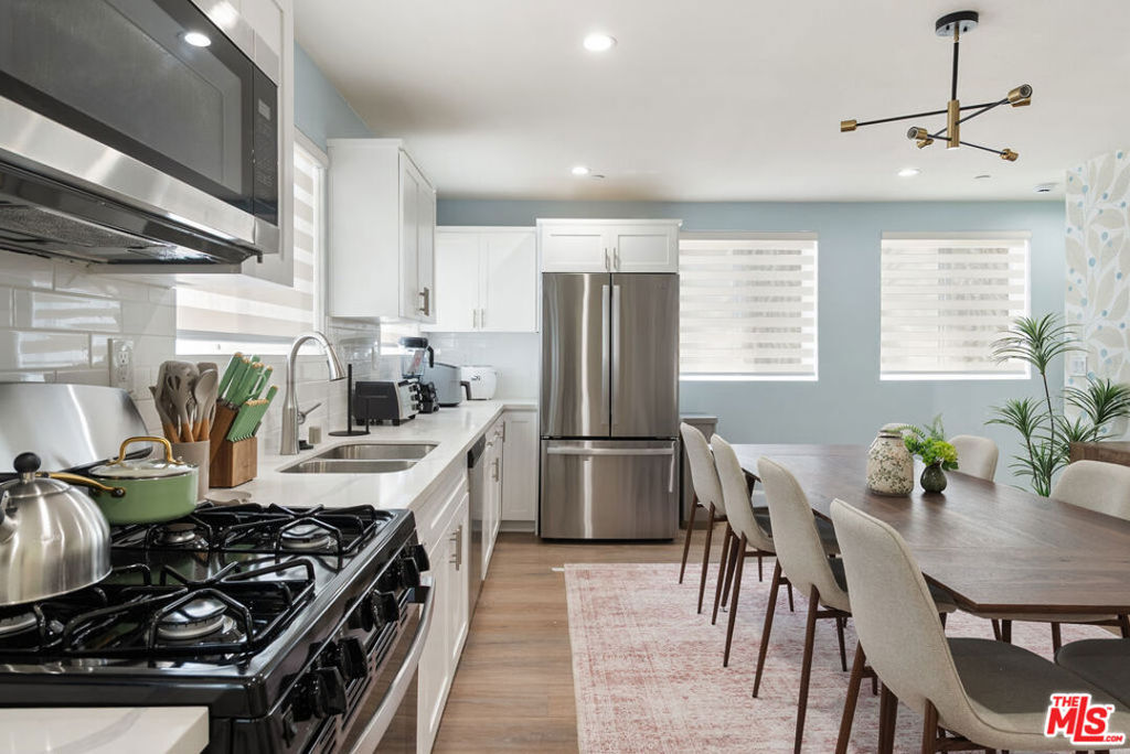 Residential Lease for rent at 1341 N Mariposa Avenue, Los Angeles, Los Angeles County CA featuring 15 beds and 15 baths