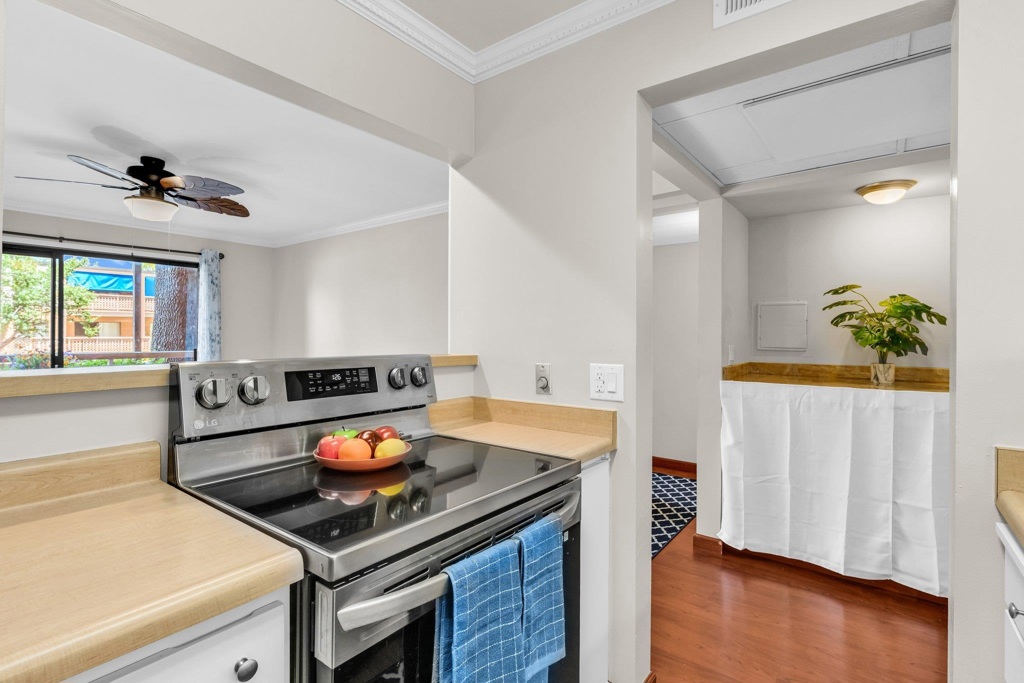 Residential Lease for rent at 470 470 N Civic Dr, Walnut Creek CA featuring 1 bed and 1 bath