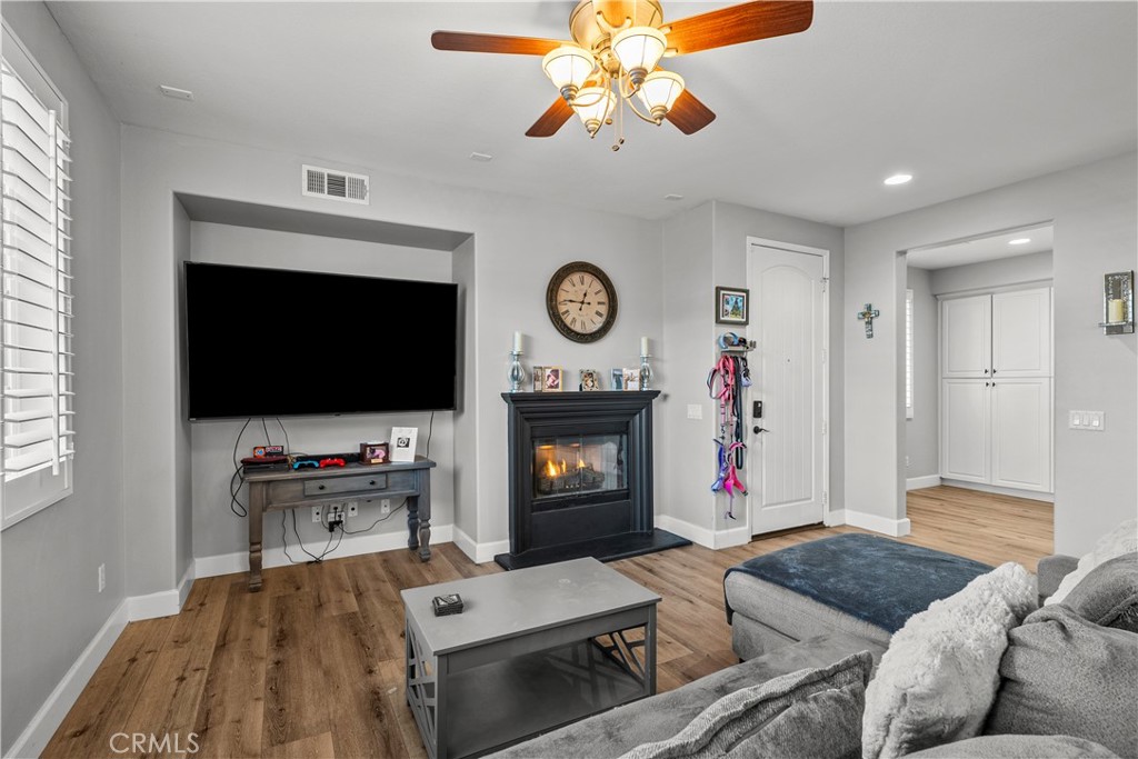 Residential Lease for rent at 28414 Casselman, Saugus CA featuring 3 beds and 3 baths