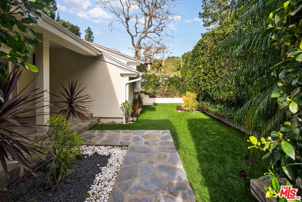 Residential Lease for rent at 1617 Roscomare Road, Los Angeles, Los Angeles County CA featuring 4 beds and 3 baths