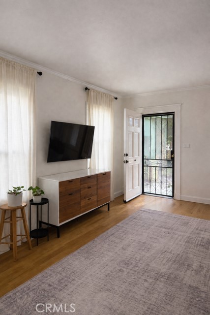 Residential Lease for rent at 2015 S West View, Los Angeles, Los Angeles County CA featuring 1 bed and 1 bath