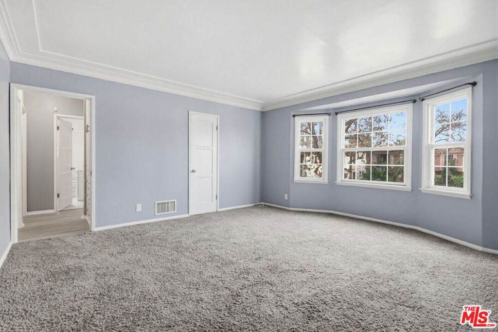 Residential Lease for rent at 1255 S Crescent Heights Boulevard, Los Angeles, Los Angeles County CA featuring 2 beds and 1 bath