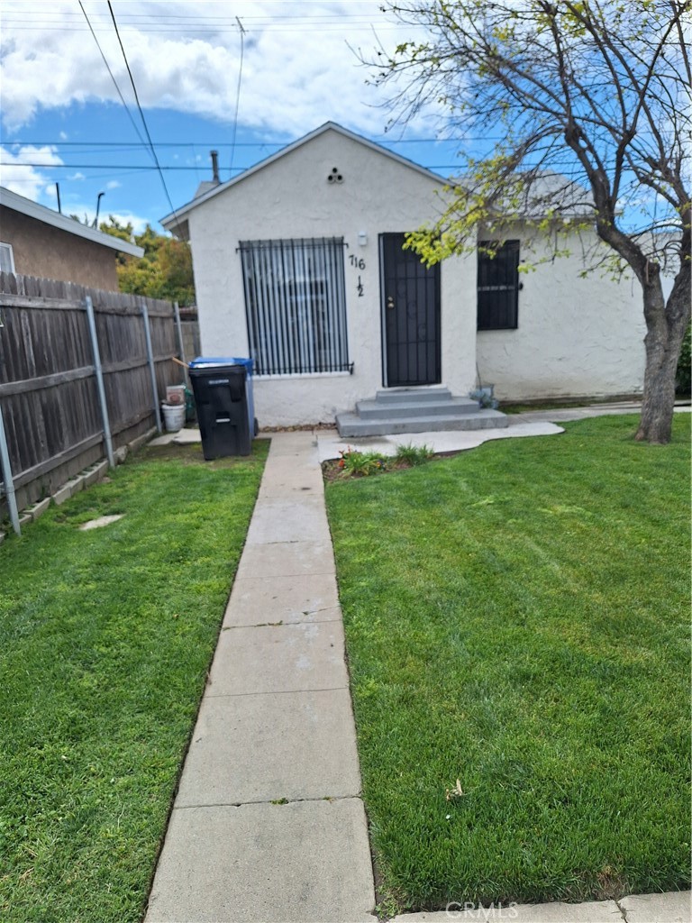 Residential Lease for rent at 716 1/2 W 75th Street, Los Angeles, Los Angeles County CA featuring 1 bed and 1 bath
