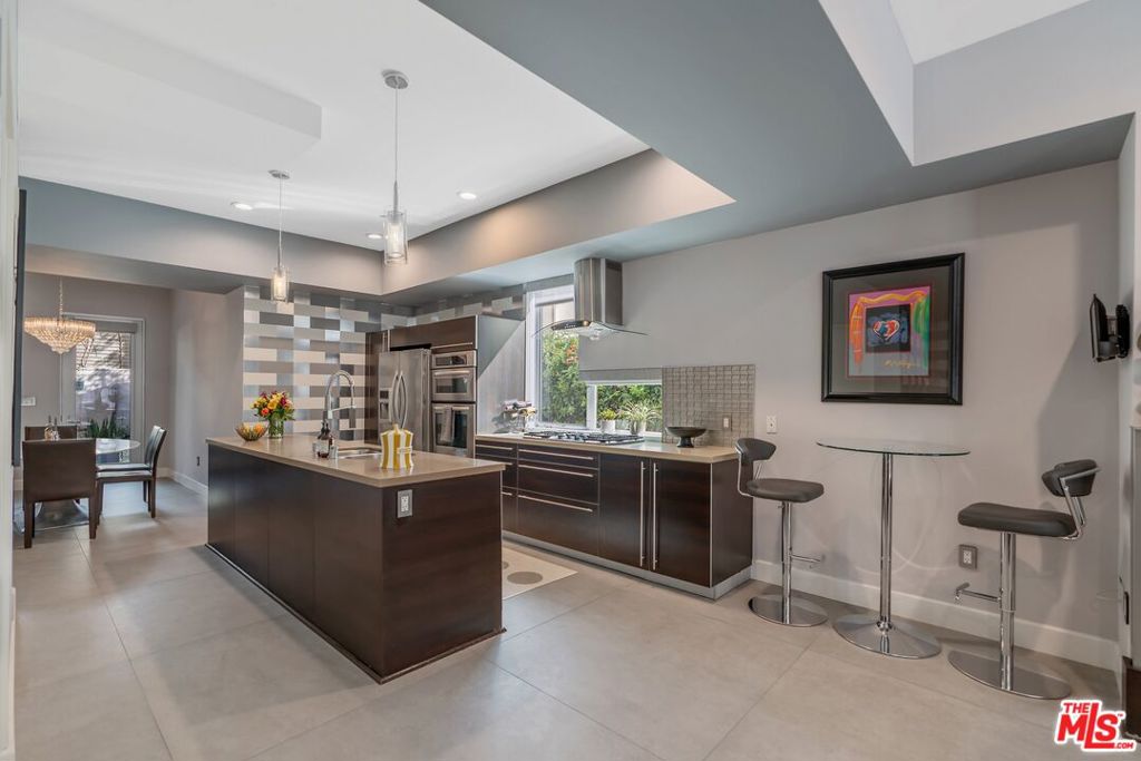 Residential Lease for rent at 1250 N Harper Avenue 302, Los Angeles, Los Angeles County CA featuring 2 beds and 2 baths