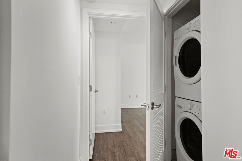 Residential Lease for rent at 409 Hayworth 108, Los Angeles, Los Angeles County CA featuring 2 beds and 2 baths