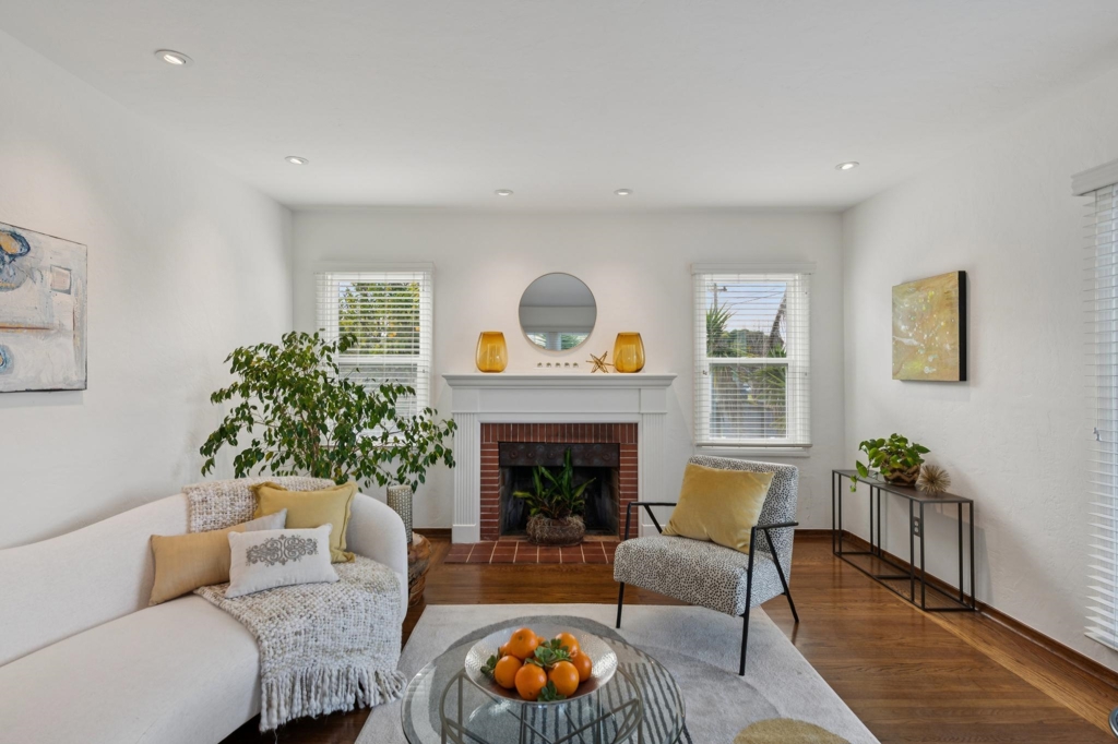 Residential for sale at 674 674 35th St., Richmond CA featuring 3 beds and 1 bath