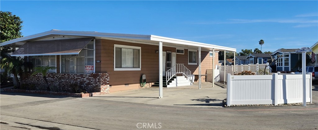 Residential Lease for rent at 16462 Poipu Lane, Huntington Beach CA featuring 2 beds and 2 baths
