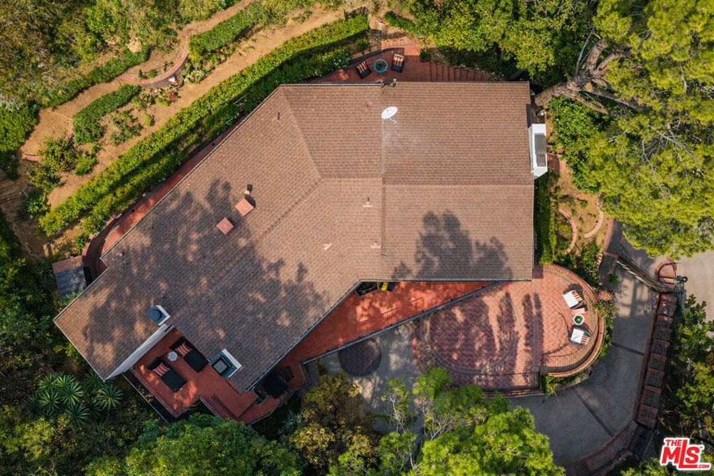 Residential Lease for rent at 9305 Beverly Crest Drive, Beverly Hills CA featuring 4 beds and 3 baths