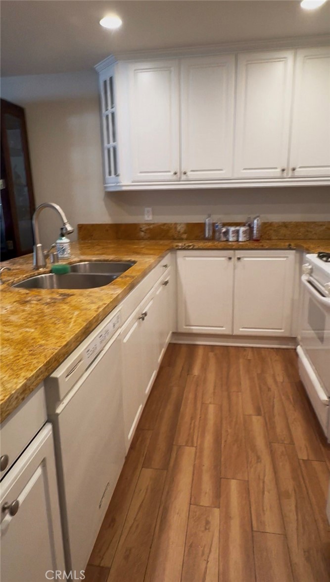 Residential Lease for rent at 184 Tangelo, Irvine CA featuring 2 beds and 1 bath