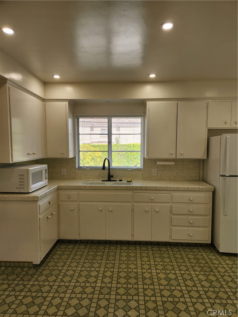 Residential Lease for rent at 10504 Dunleer Drive, Los Angeles, Los Angeles County CA featuring 2 beds and 2 baths