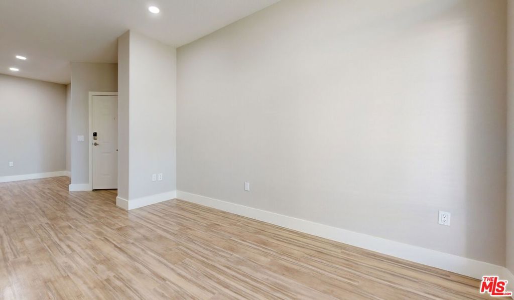 Residential Lease for rent at 6260 W 3rd Street 3-116, Los Angeles, Los Angeles County CA featuring 1 bed and 1 bath