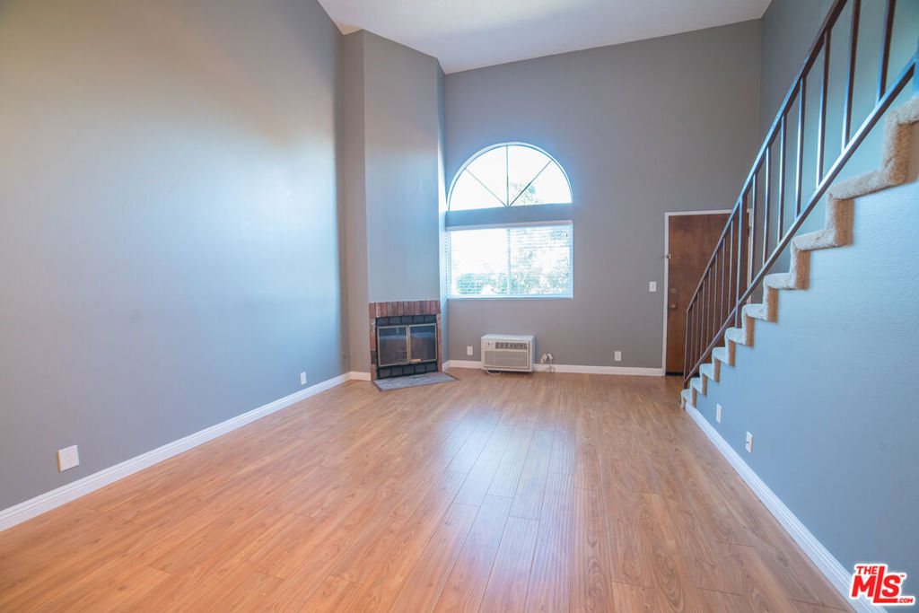 Residential Lease for rent at 3970 Moore Street 5, Los Angeles, Los Angeles County CA featuring 1 bed and 1 bath