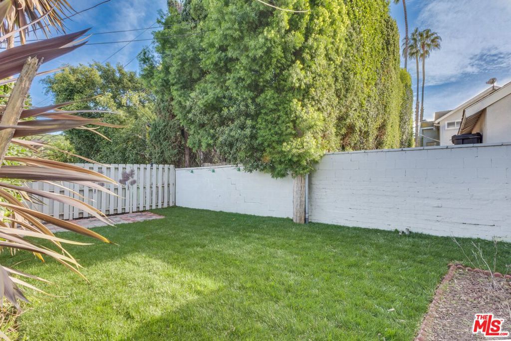 Residential Lease for rent at 4179 Ince Boulevard 1/2, Culver City, Los Angeles County CA featuring 2 beds and 1 bath