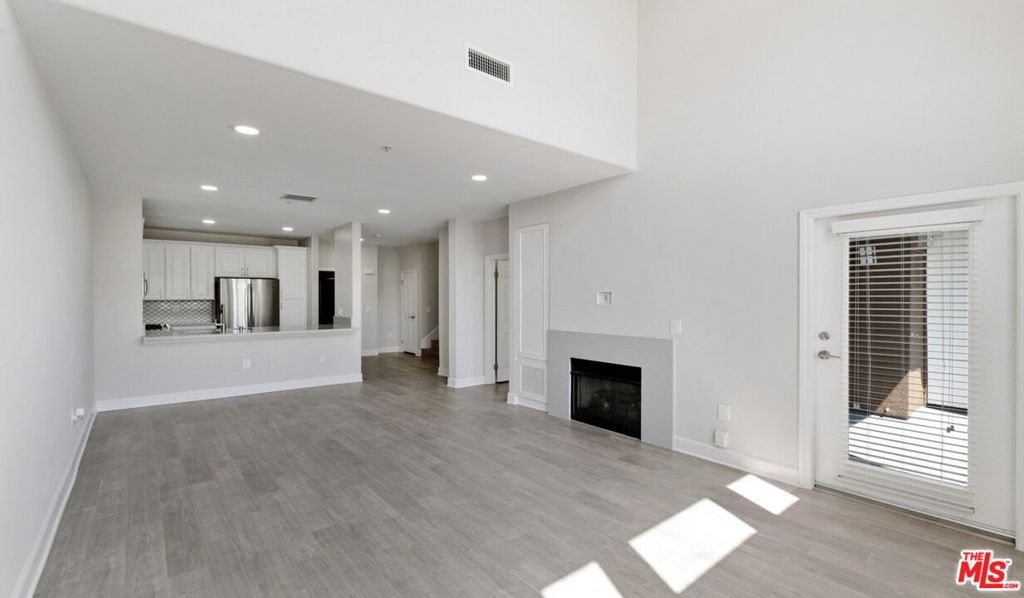 Residential Lease for rent at 6260 W 3rd Street 3-401, Los Angeles, Los Angeles County CA featuring 2 beds and 3 baths