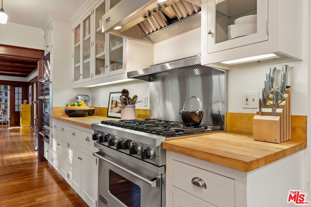 Residential Lease for rent at 8050 Jovenita Canyon Drive, Los Angeles, Los Angeles County CA featuring 4 beds and 2 baths