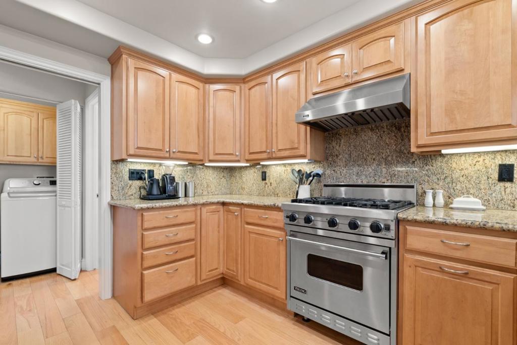 Active for sale at San Jose, CA, San Jose, CA CA and 3 baths