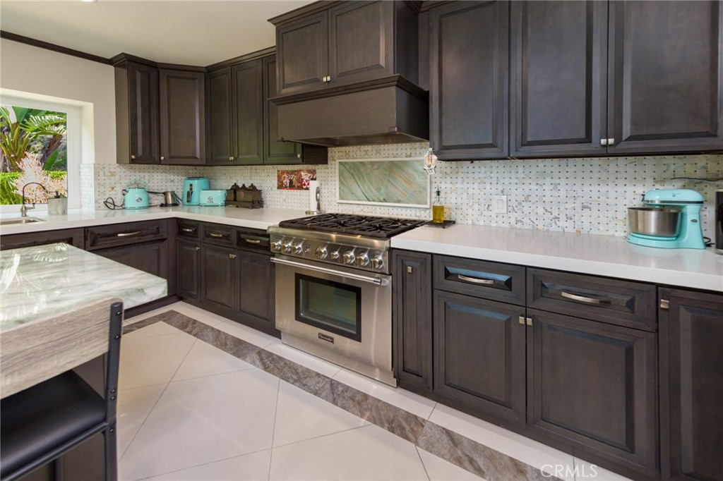 Residential for sale at 2109 Camino San Rafael, Glendale CA featuring 3 beds and 3 baths