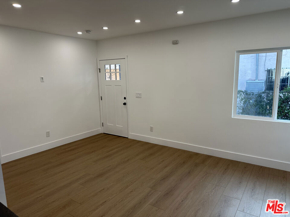 Residential Lease for rent at 1864 W 25th Street, Los Angeles, Los Angeles County CA featuring 2 beds and 1 bath