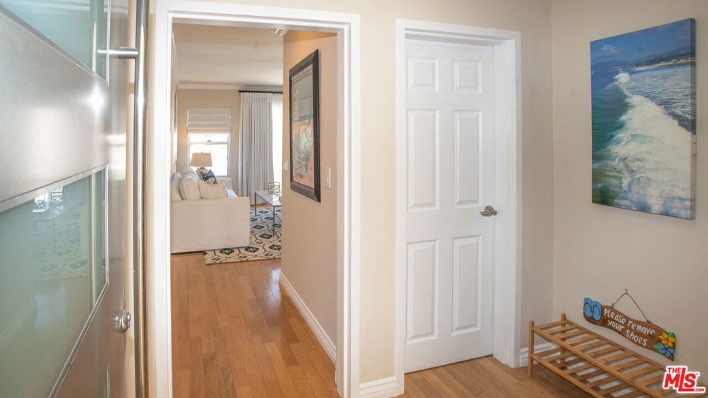 Residential Lease for rent at 2101 Ocean Avenue 14, Santa Monica, Los Angeles County CA featuring 1 bed and 1 bath