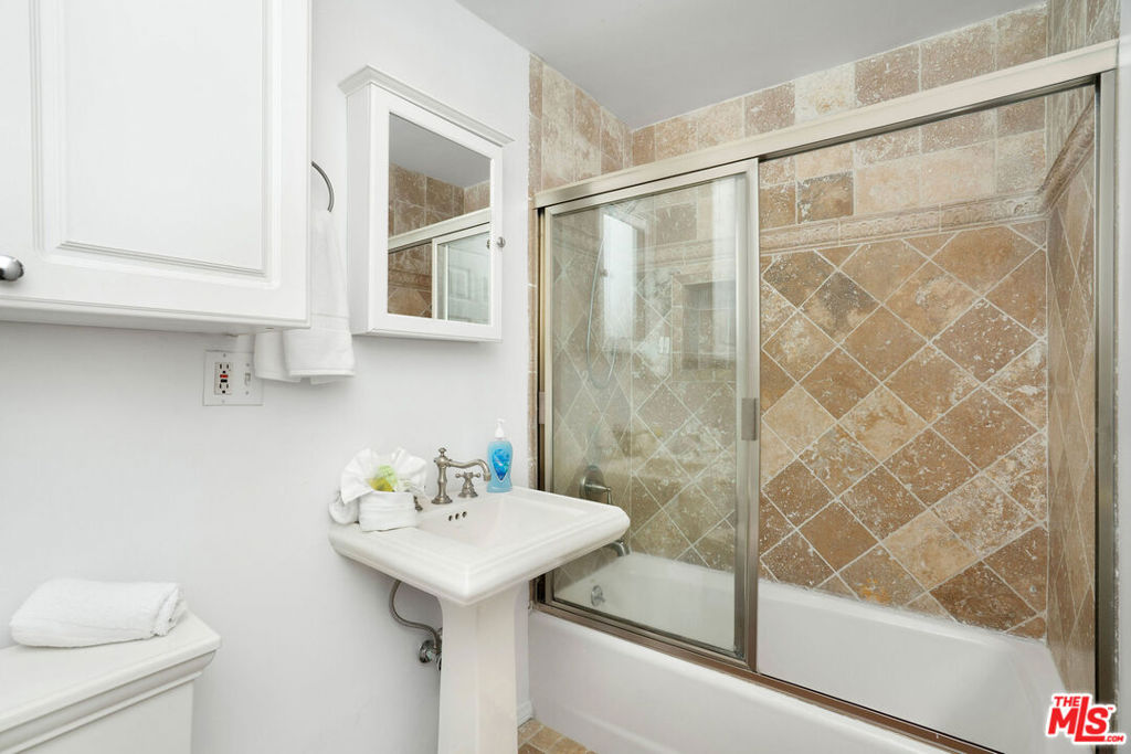 Residential Lease for rent at 2101 Ocean Avenue 1, Santa Monica, Los Angeles County CA featuring 1 bed and 1 bath