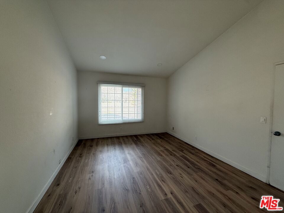 Residential Lease for rent at 8721 Endsleigh Avenue F, Inglewood, Los Angeles County CA featuring 3 beds and 2 baths