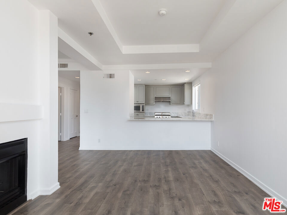 Residential Lease for rent at 230 S HAMILTON Drive 208, Beverly Hills, Los Angeles County CA featuring 3 beds and 3 baths