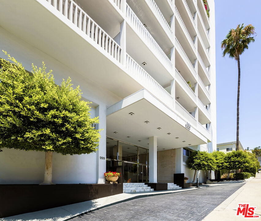 Residential for sale at 999 N Doheny Drive 811, West Hollywood CA and 1 bath