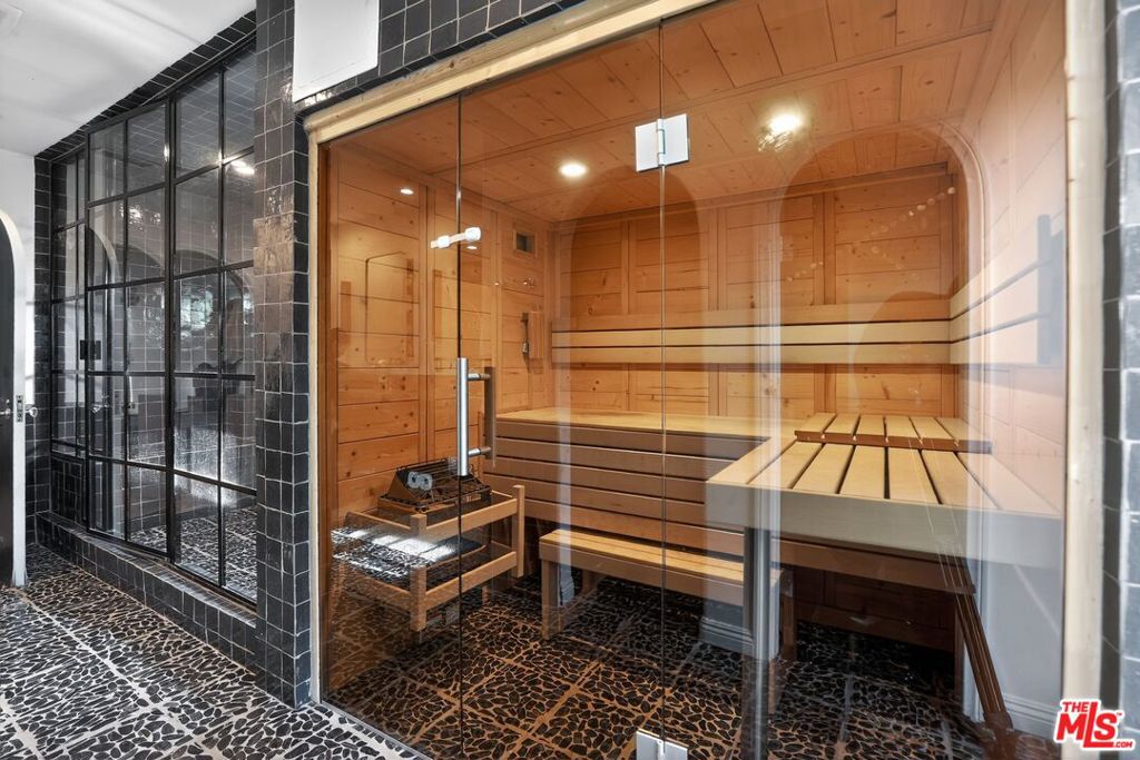 Residential Lease for rent at 10749 Weyburn Avenue, Los Angeles, Los Angeles County CA featuring 5 beds and 6 baths