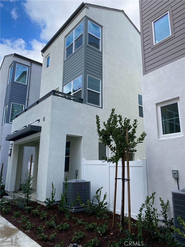 Residential Lease for rent at 4428 S Bryant Paseo, Ontario CA featuring 2 beds and 3 baths