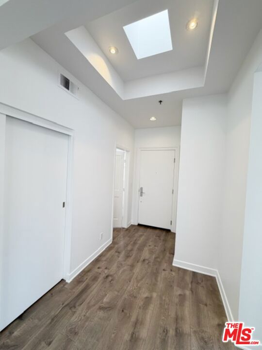 Residential Lease for rent at 230 Hamilton Drive 211, Beverly Hills, Los Angeles County CA featuring 2 beds and 3 baths