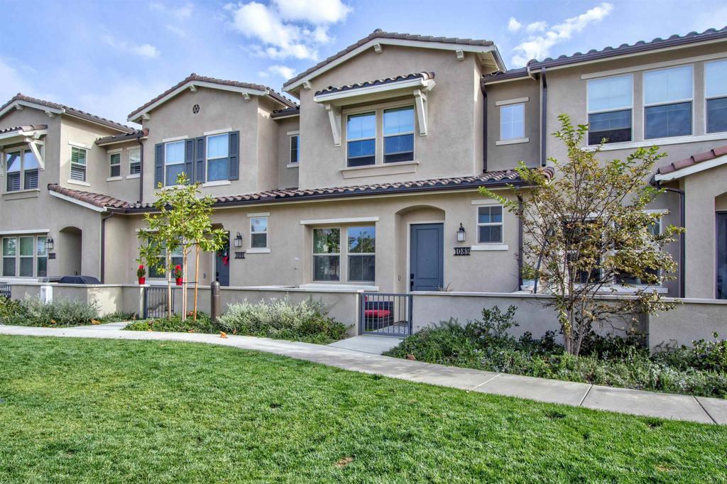Residential Lease for rent at 1089 Delpy View Point, Vista CA featuring 3 beds and 3 baths