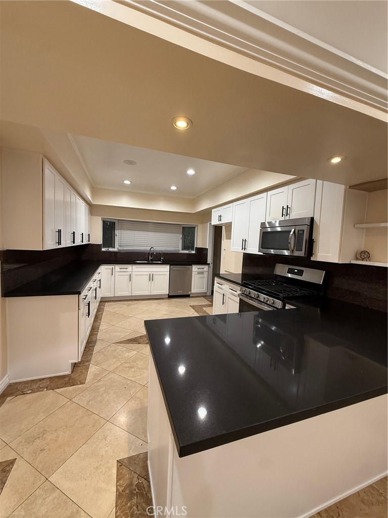 Residential Lease for rent at 1310 N Pacific Avenue, Glendale, Los Angeles County CA featuring 3 beds and 2 baths