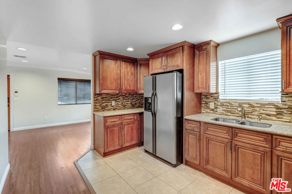 Residential Lease for rent at 1314 Omelveny Avenue, San Fernando CA featuring 2 beds and 1 bath