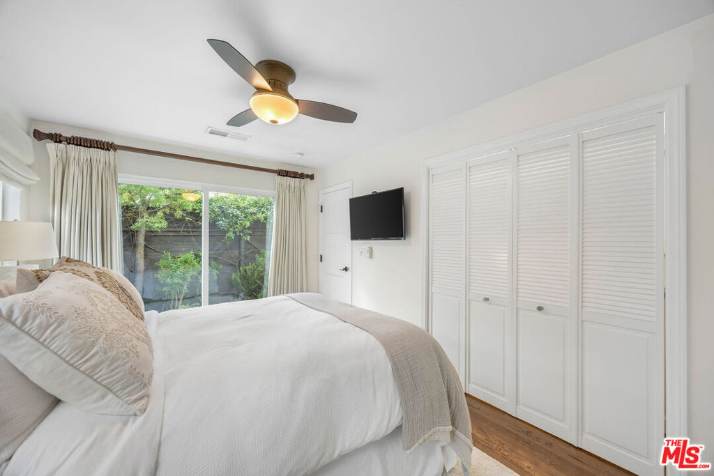 Residential Lease for rent at 1039 26th Street B, Santa Monica, Los Angeles County CA featuring 2 beds and 2 baths