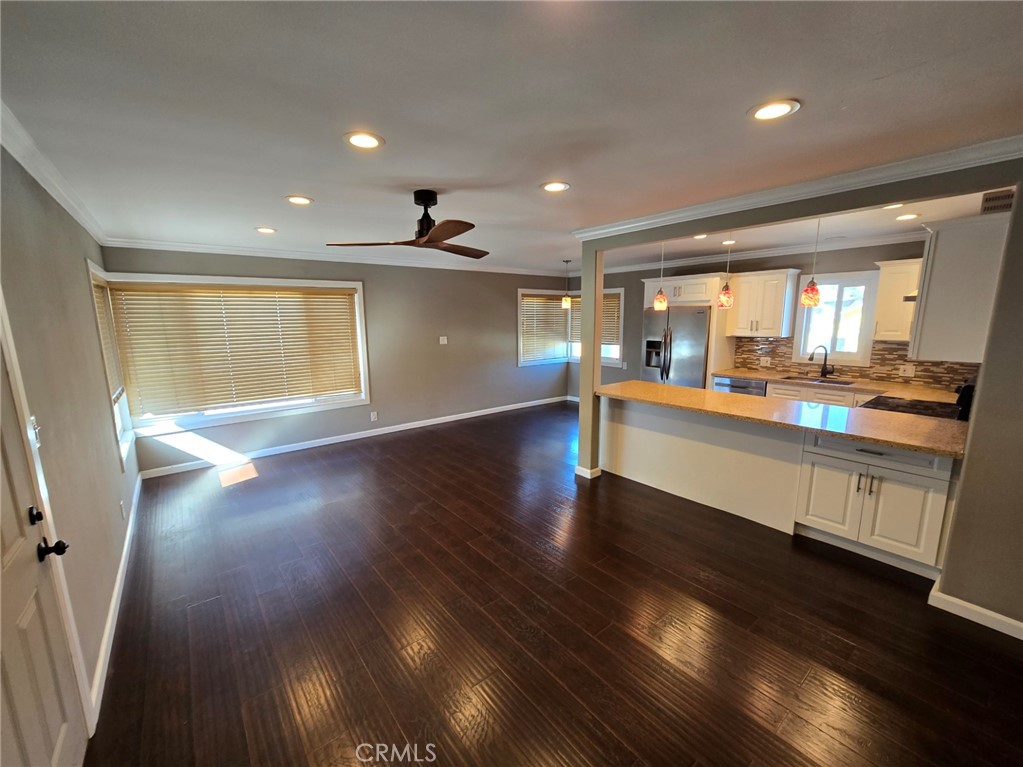 Residential Lease for rent at 1525 E 2nd 12, Long Beach CA featuring 2 beds and 2 baths