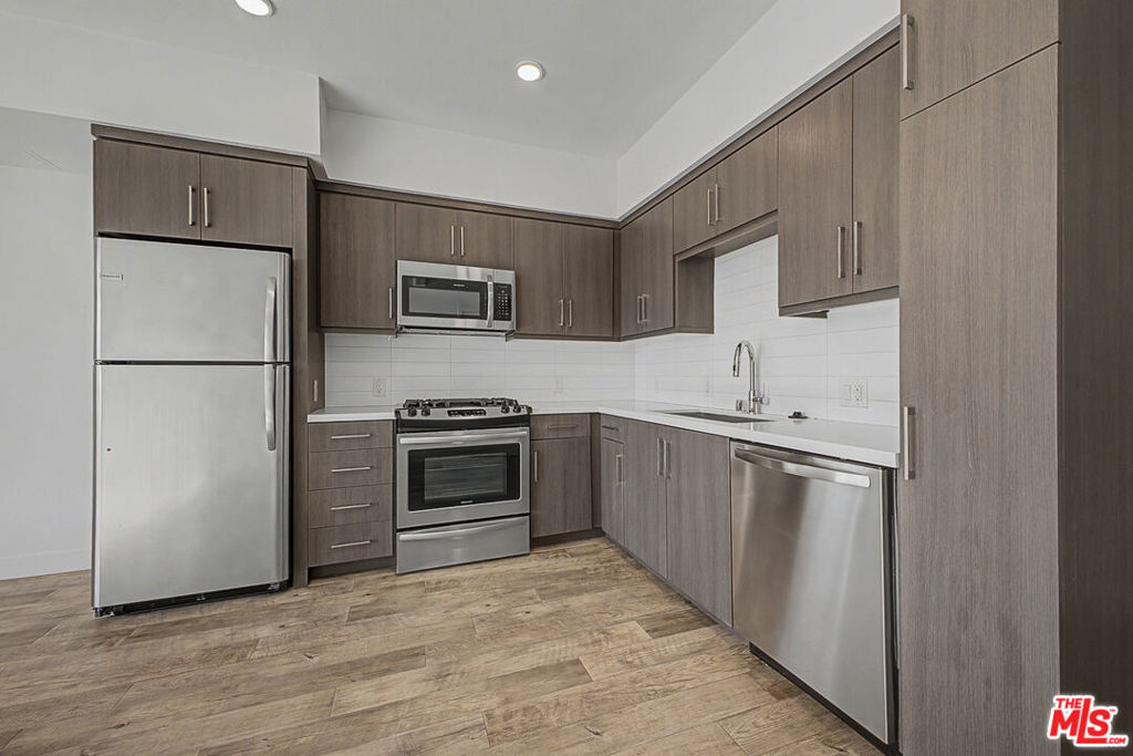 Residential Lease for rent at 10601 Washington Boulevard 607, Culver City, Los Angeles County CA and 1 bath