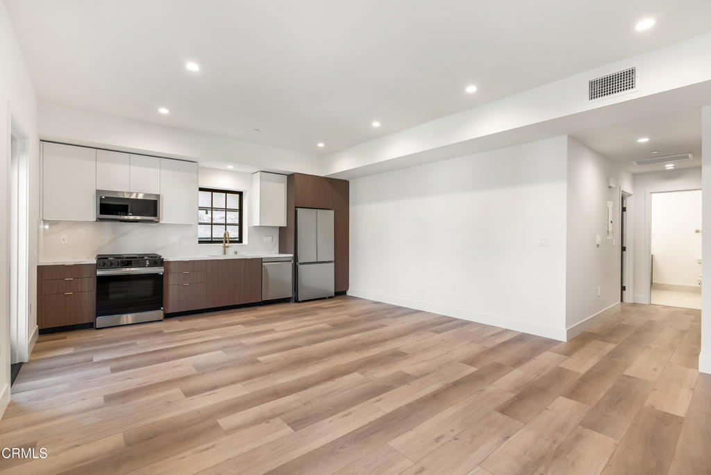 Residential for sale at 139 S Oak Knoll Avenue 103, Pasadena CA featuring 1 bed and 1 bath
