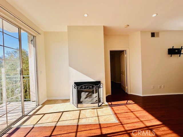 Residential Lease for rent at 4750 Templeton, Los Angeles, Los Angeles County CA featuring 2 beds and 2 baths