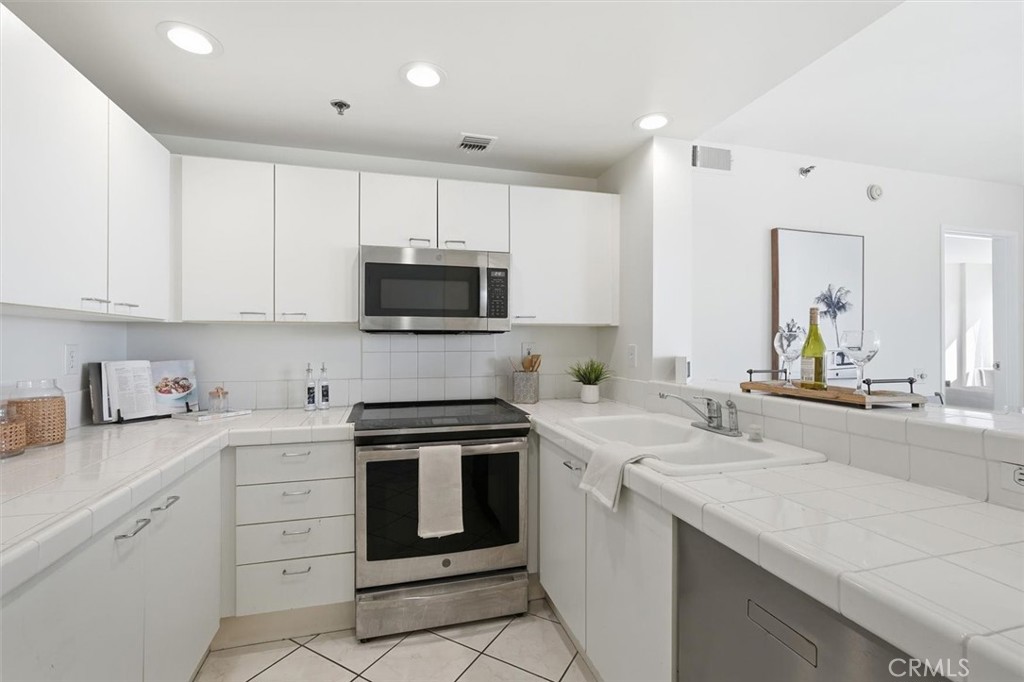 Residential for sale at 525 E Seaside 1104, Long Beach CA featuring 2 beds and 2 baths