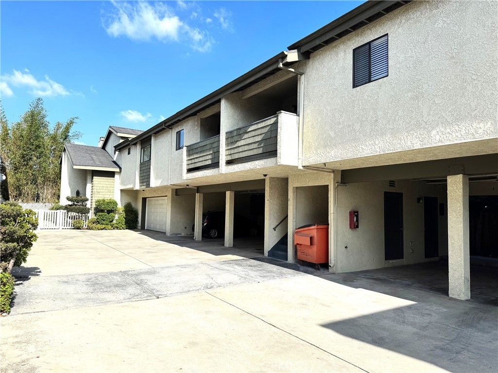 Residential Lease for rent at 1113 Magnolia, Gardena CA featuring 2 beds and 1 bath