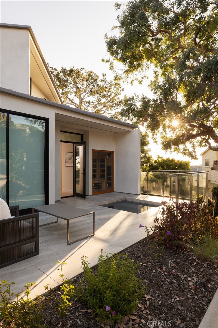 Residential Lease for rent at 1 Lagunita, Laguna Beach CA featuring 4 beds and 5 baths