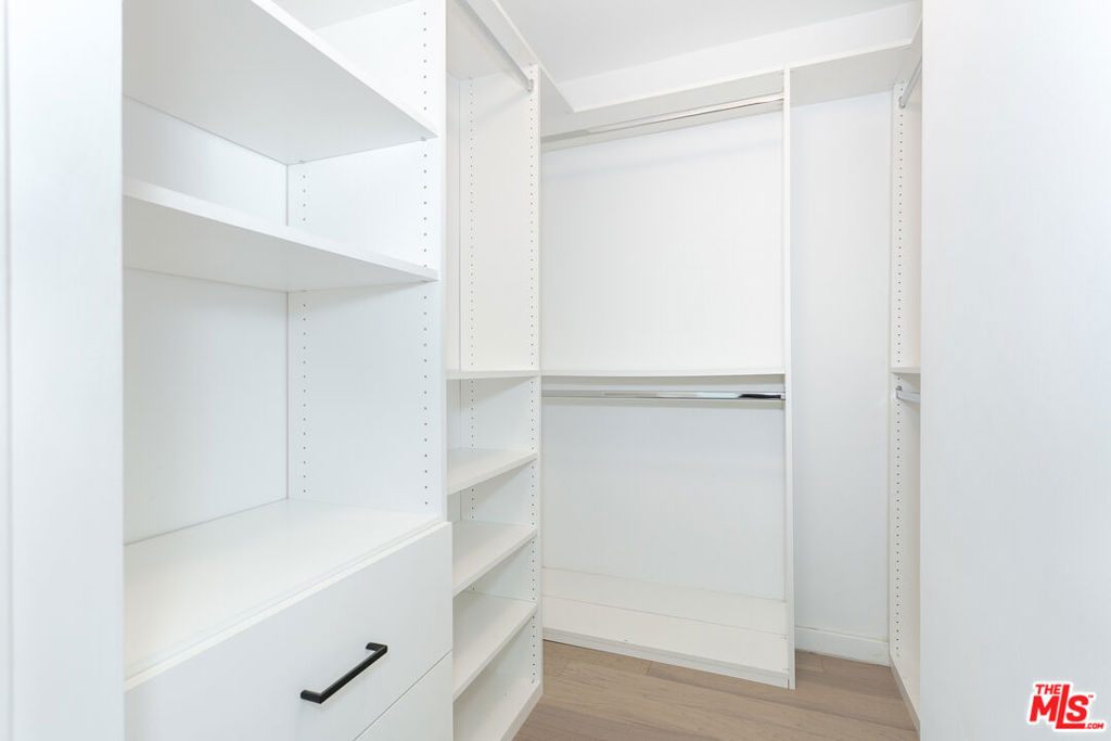 Residential Lease for rent at 560 N KINGS Road 2, West Hollywood, Los Angeles County CA featuring 2 beds and 3 baths